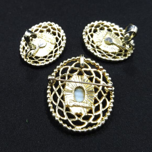 Vintage Sarah Coventry Cameo Brooch Earrings Set, 1970s - Picture 7 of 10
